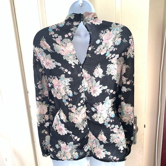 🍉3/$60 - Delicate long-sleeve blouse - Picture 6 of 6